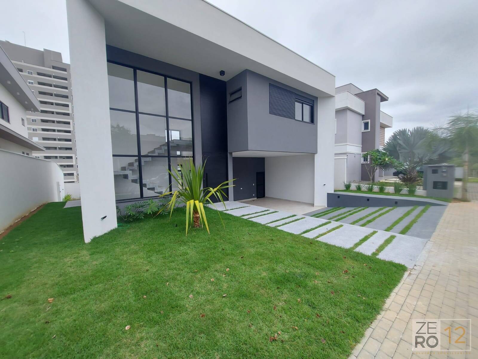 Casa à venda com 4 quartos, 350m² - Foto 2