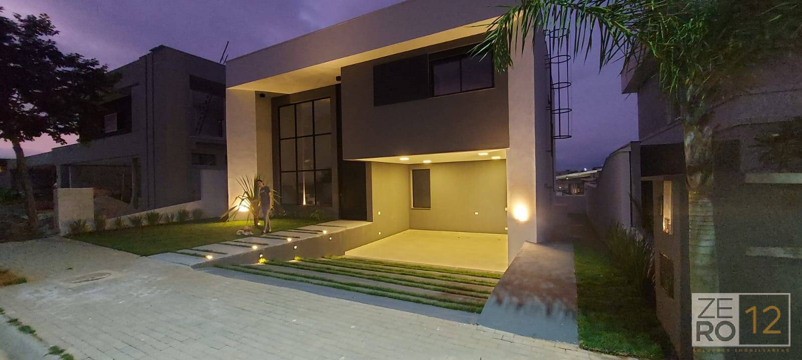 Casa à venda com 4 quartos, 350m² - Foto 1